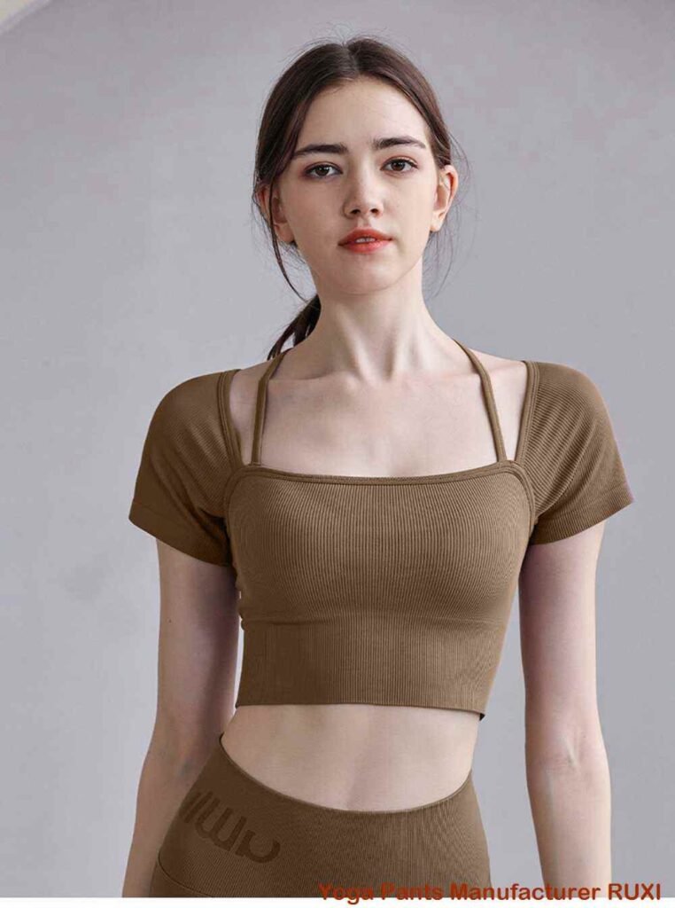 short de gym froissé aux fesses