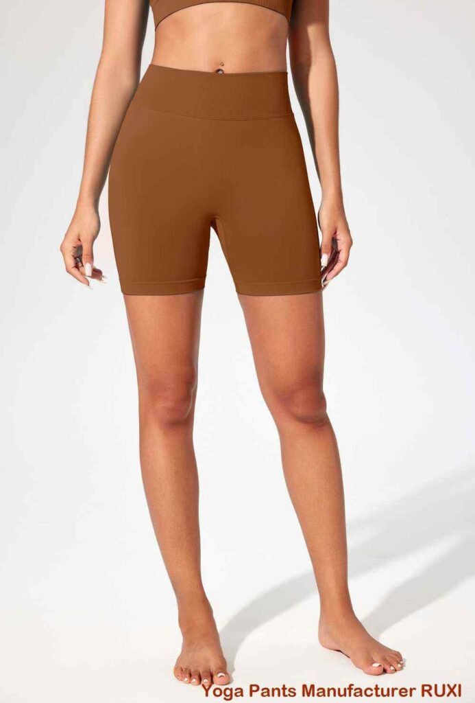 pantalon de yoga court et évasé