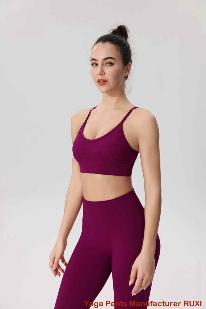 short de yoga noir pour femme